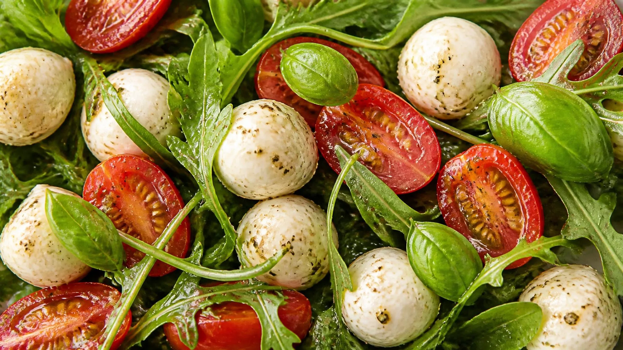 Caprese Arugula Salad with Garlic Smeared Crostini